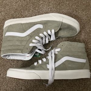 Brand new Vans authentic suede skate shoes size 11.5 in men’s and 13 in women’s